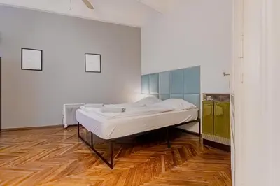Ein Bett oder Betten in einem Zimmer der Unterkunft 5-Min to Danube , Stylish 1BR Apt, for Longstays