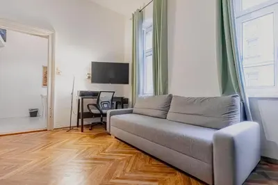 TV/Unterhaltungsangebot in der Unterkunft 5-Min to Danube , Stylish 1BR Apt, for Longstays