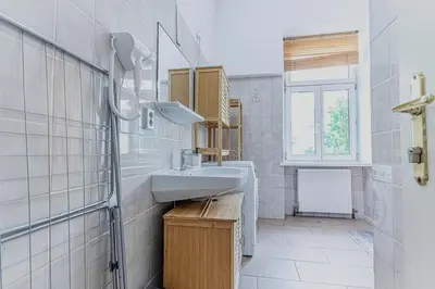 Grundriss der Unterkunft Convenient 3-BR Apartment 15 Min to Landstraße Hub