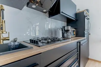 Küche/Küchenzeile in der Unterkunft Convenient 3-BR Apartment 15 Min to Landstraße Hub