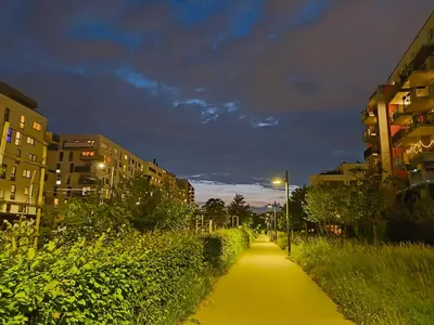 Ein Garten an der Unterkunft Vienna Main Train Station BBP3084