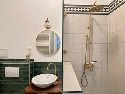 Ein Badezimmer in der Unterkunft Elegantes Zimmer mit eigenem Bad nahe Hbf, Zentrum