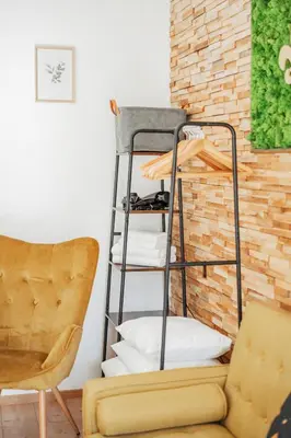 Ein Sitzbereich in der Unterkunft Premium Ground Floor Apartment with Free Parking
