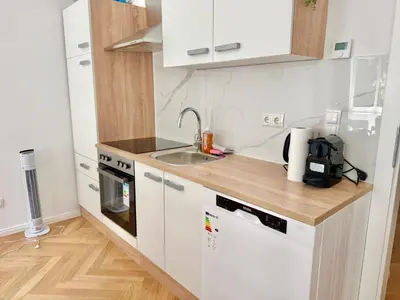 Küche/Küchenzeile in der Unterkunft Renovated Stylish Apartment