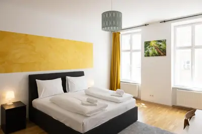Ein Bett oder Betten in einem Zimmer der Unterkunft 3 Bedroom Long-Term Apartment