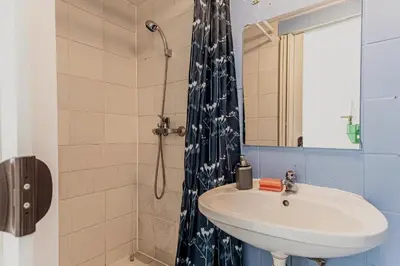 Ein Badezimmer in der Unterkunft Cozy 2-Bedroom Apartment Near Prater & Danube