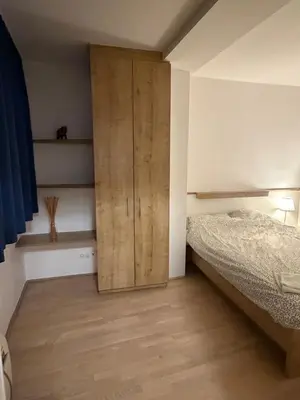 Ein Bett oder Betten in einem Zimmer der Unterkunft barrier-free air-conditioned two rooms center