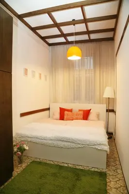Ein Bett oder Betten in einem Zimmer der Unterkunft Große helle Wohnung gegenüber U-Bahnstation