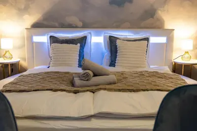 Ein Bett oder Betten in einem Zimmer der Unterkunft Brand new Family 2BR Apartment