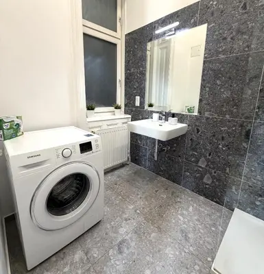 Ein Badezimmer in der Unterkunft Old Town Vienna Apartment Walk to Stephansdom