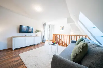 TV/Unterhaltungsangebot in der Unterkunft Rooftop Studios, 10min to city center, tram and metro, no Elevator 4th Floor
