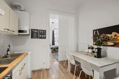 Küche/Küchenzeile in der Unterkunft Expats and relocation - Only Monthly Stays - Near U1 Metro