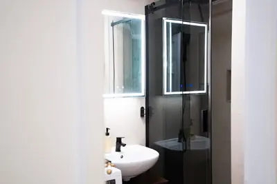 Ein Badezimmer in der Unterkunft Design Micro-Studio - 10 minutes to Central Station