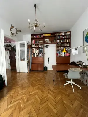 Küche/Küchenzeile in der Unterkunft Künstlerische Altbauwohnung im beliebten Nibelungenviertel