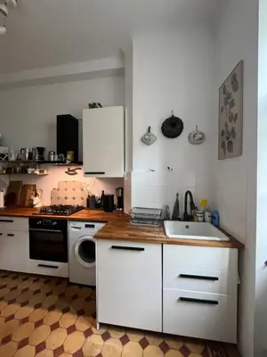 Küche/Küchenzeile in der Unterkunft Künstlerische Altbauwohnung im beliebten Nibelungenviertel