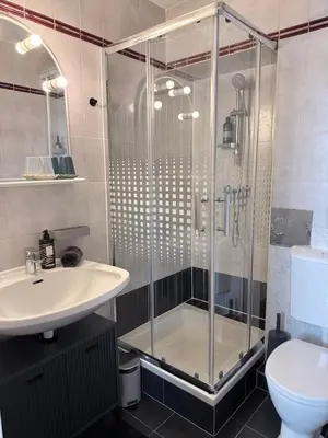 Ein Badezimmer in der Unterkunft Modernes Doppelzimmer in Wien Donaustadt - MALA