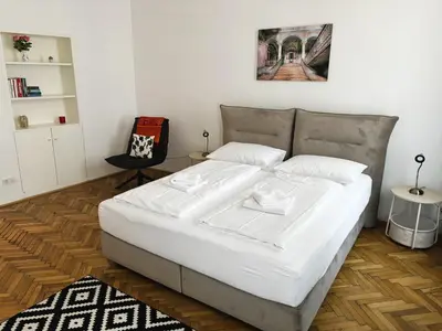 Ein Bett oder Betten in einem Zimmer der Unterkunft Casa Nostra - Schöne 3-Zimmerwohnung am Augarten