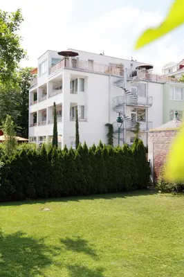 Ein Garten an der Unterkunft Hotel Babenbergerhof