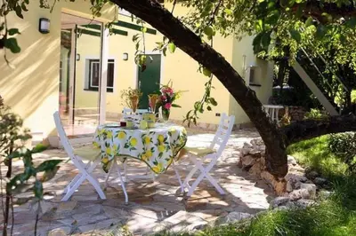 Ein Garten an der Unterkunft Romantic Cottage