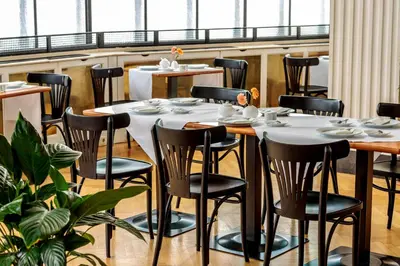 Ein Restaurant oder anderes Speiselokal in der Unterkunft Hotel Herzoghof