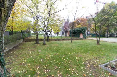 Ein Garten an der Unterkunft Hotel Klimt