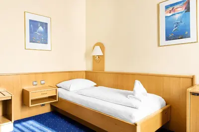 Ein Bett oder Betten in einem Zimmer der Unterkunft Hotel-Pension Wild