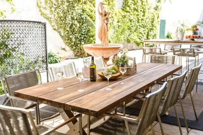 Ein Restaurant oder anderes Speiselokal in der Unterkunft Winzerhotel Gumpoldskirchen
