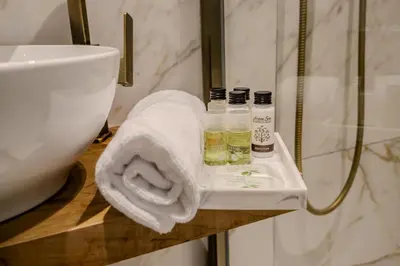 Ein Badezimmer in der Unterkunft Parklane Boutique Hotel - Newly Renovated