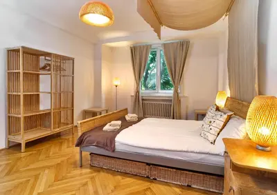 Ein Bett oder Betten in einem Zimmer der Unterkunft State Opera Alley Lodge