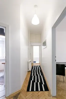 Ein Bett oder Betten in einem Zimmer der Unterkunft OPERASTREET BLACK & WHITE