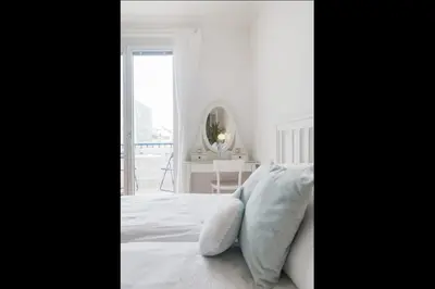 Ein Bett oder Betten in einem Zimmer der Unterkunft Operastreet City Center Santorin