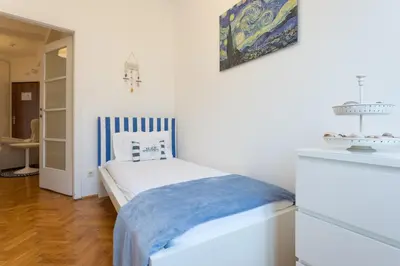 Ein Bett oder Betten in einem Zimmer der Unterkunft Operastreet City Center Santorin