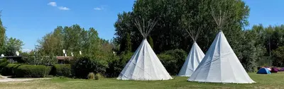 Ein Garten an der Unterkunft Storchencamp Gästehaus Rust