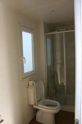 Ein Badezimmer in der Unterkunft Storchencamp Gästehaus Rust