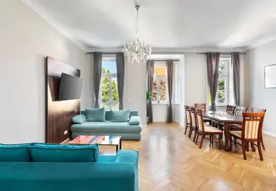 Ein Sitzbereich in der Unterkunft Imperial Apartments Schönbrunn - Contactless Check-In