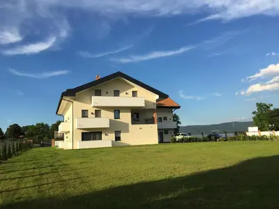 Das Gebäude in dem sich das Aparthotel befindet