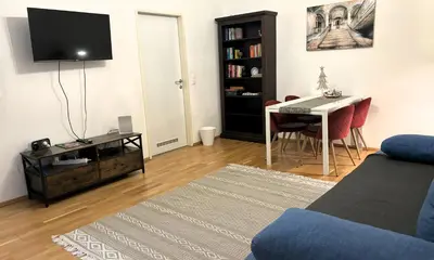 TV/Unterhaltungsangebot in der Unterkunft Casa Nostra - Ruhige Stadtwohnung mit Balkon