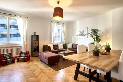 Ein Sitzbereich in der Unterkunft OPERASTREET CITY CENTER Apartment 