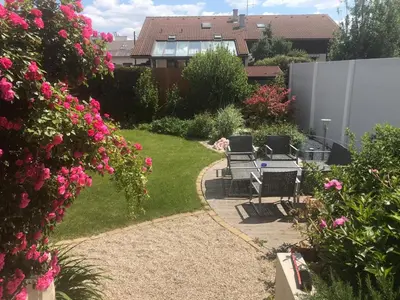 Ein Garten an der Unterkunft Haus zum Wohlfühlen