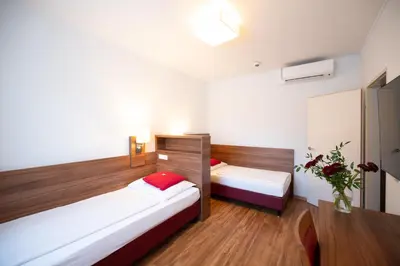 Ein Bett oder Betten in einem Zimmer der Unterkunft KSV Hotel Wien