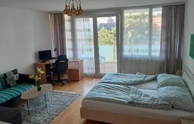Ein Bett oder Betten in einem Zimmer der Unterkunft Serviced Apartment with Sunny Balcony