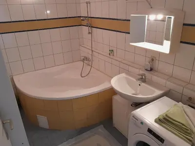 Ein Badezimmer in der Unterkunft Serviced Apartment with Sunny Balcony
