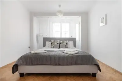Ein Bett oder Betten in einem Zimmer der Unterkunft Balcony Oasis Operastreet