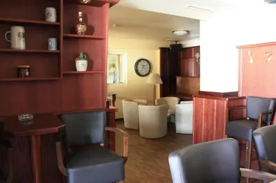 Ein Sitzbereich in der Unterkunft Hotel Zachs