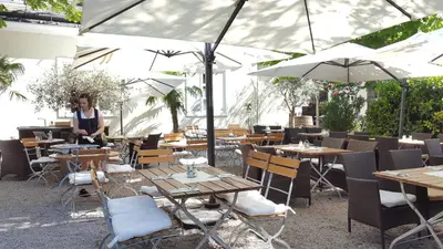 Ein Restaurant oder anderes Speiselokal in der Unterkunft Wildenauer's