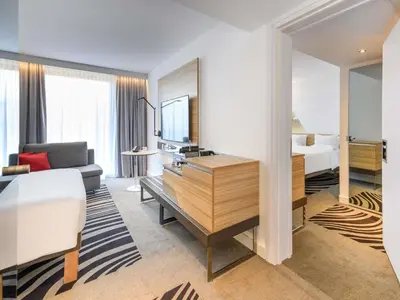 Ein Sitzbereich in der Unterkunft Novotel Wien Hauptbahnhof
