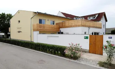 Das Gebäude in dem sich das Privatzimmer befindet