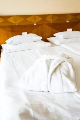 Ein Bett oder Betten in einem Zimmer der Unterkunft Badener Hof