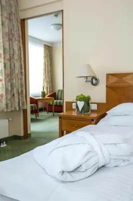 Ein Bett oder Betten in einem Zimmer der Unterkunft Badener Hof