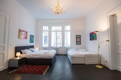 Ein Bett oder Betten in einem Zimmer der Unterkunft Grand Soho Apartment